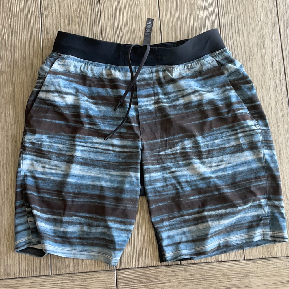 Lululemon men’s athletic shorts size L